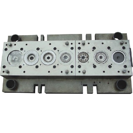 五（wǔ）金模具 3